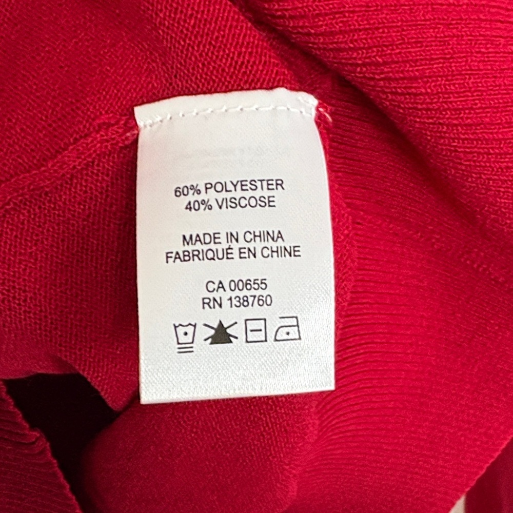 Elegant Red V-Neck Sweater - Picture 6 of 6
